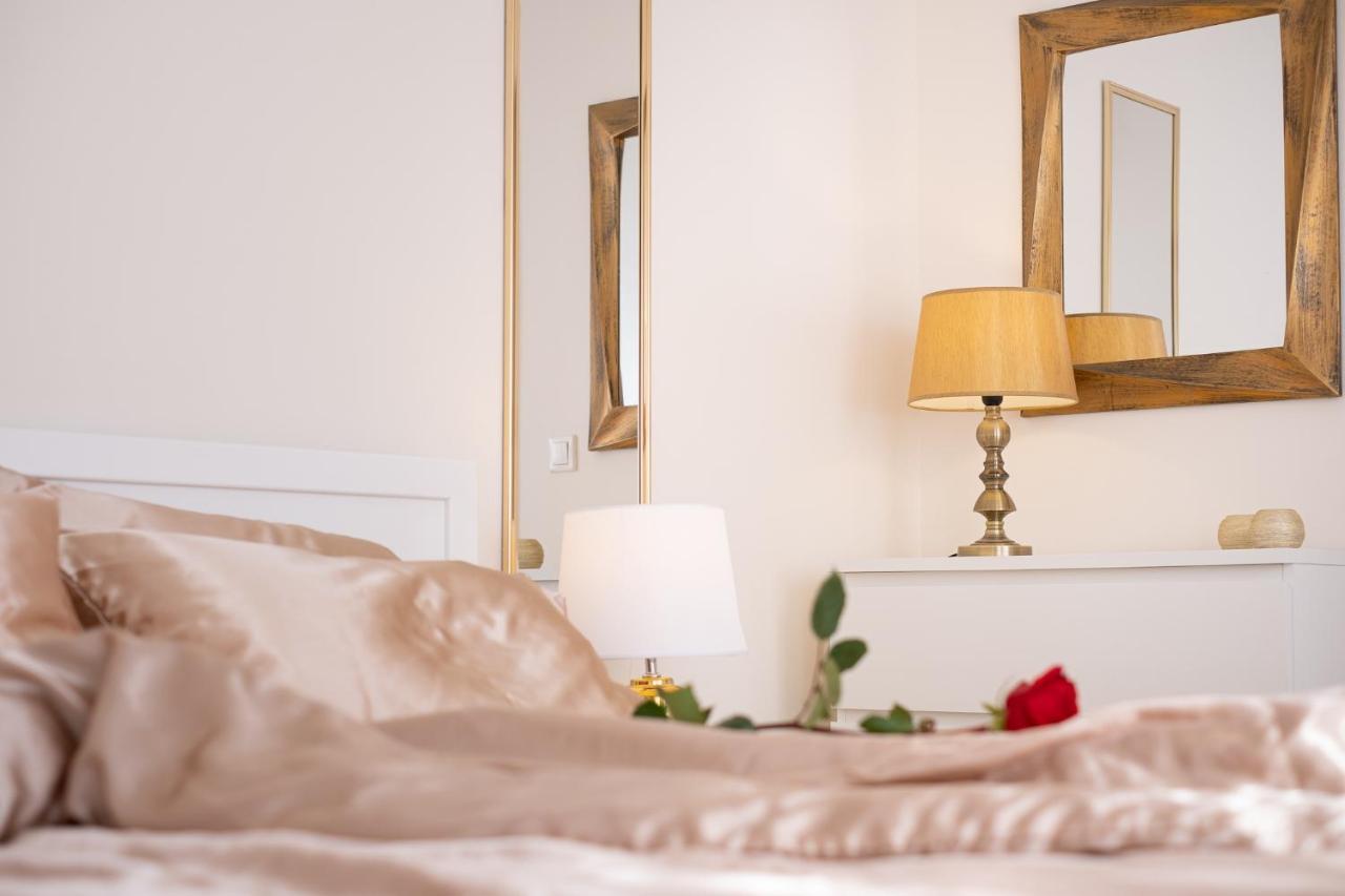 Nadiona Red & Cream Appartamento